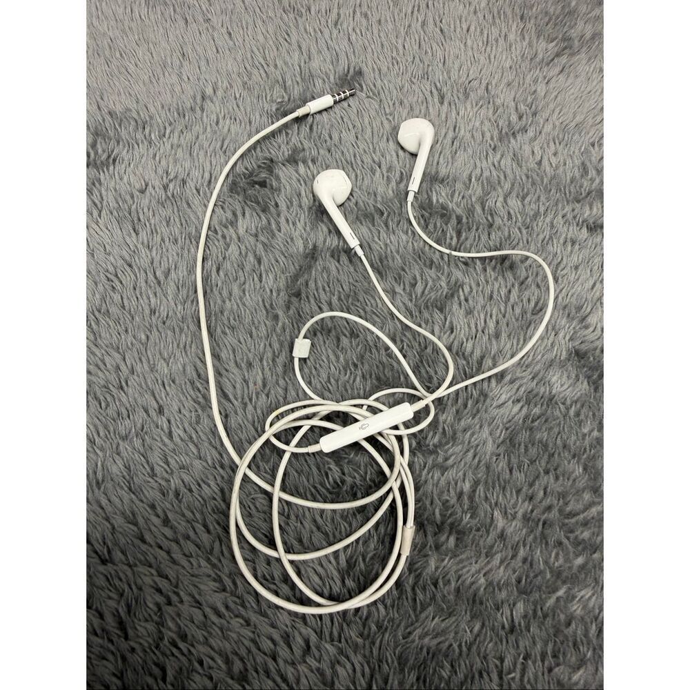 Apple Wired Ear Buds with headphone jack!